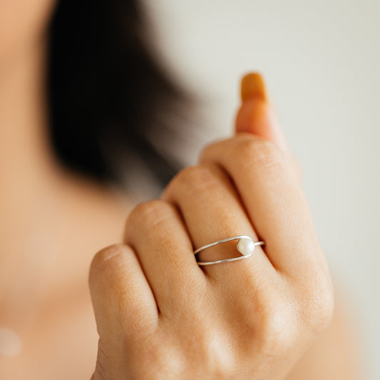 Classic Merge pearl silver ring elegant finish