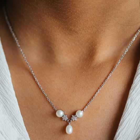 92.5 Silver Pearl Pendant Necklace By Sohvii For A Sophisticated Appearance