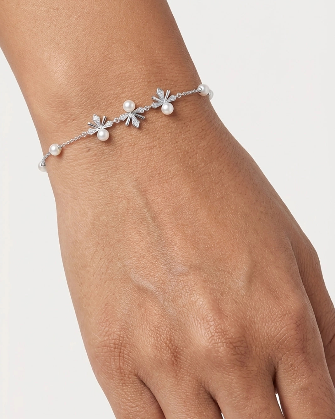 Close-up of Freshwater Pearl Bracelet 925 silver