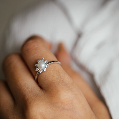 Solari Pearl Solitaire & 92.5 Silver Finger Ring