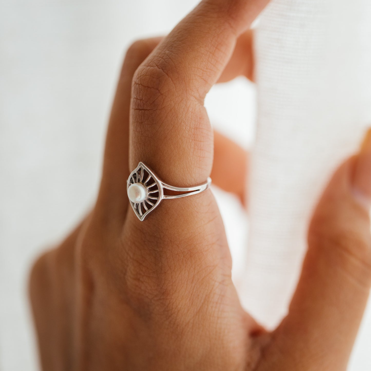 Lamina Pearl & 92.5 Silver Finger Ring
