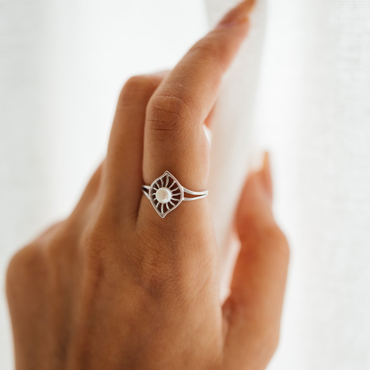Lamina Pearl & 92.5 Silver Finger Ring