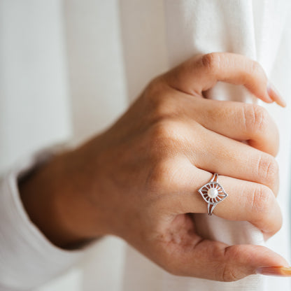 Lamina Pearl & 92.5 Silver Finger Ring