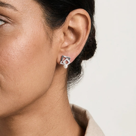 Grid-Light pearl stud earrings close-up