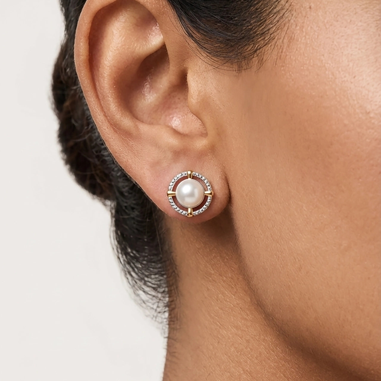 small pearl Stud earrings lightweight design