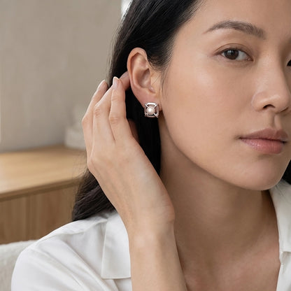 Quadra pearl silver earrings detailed design