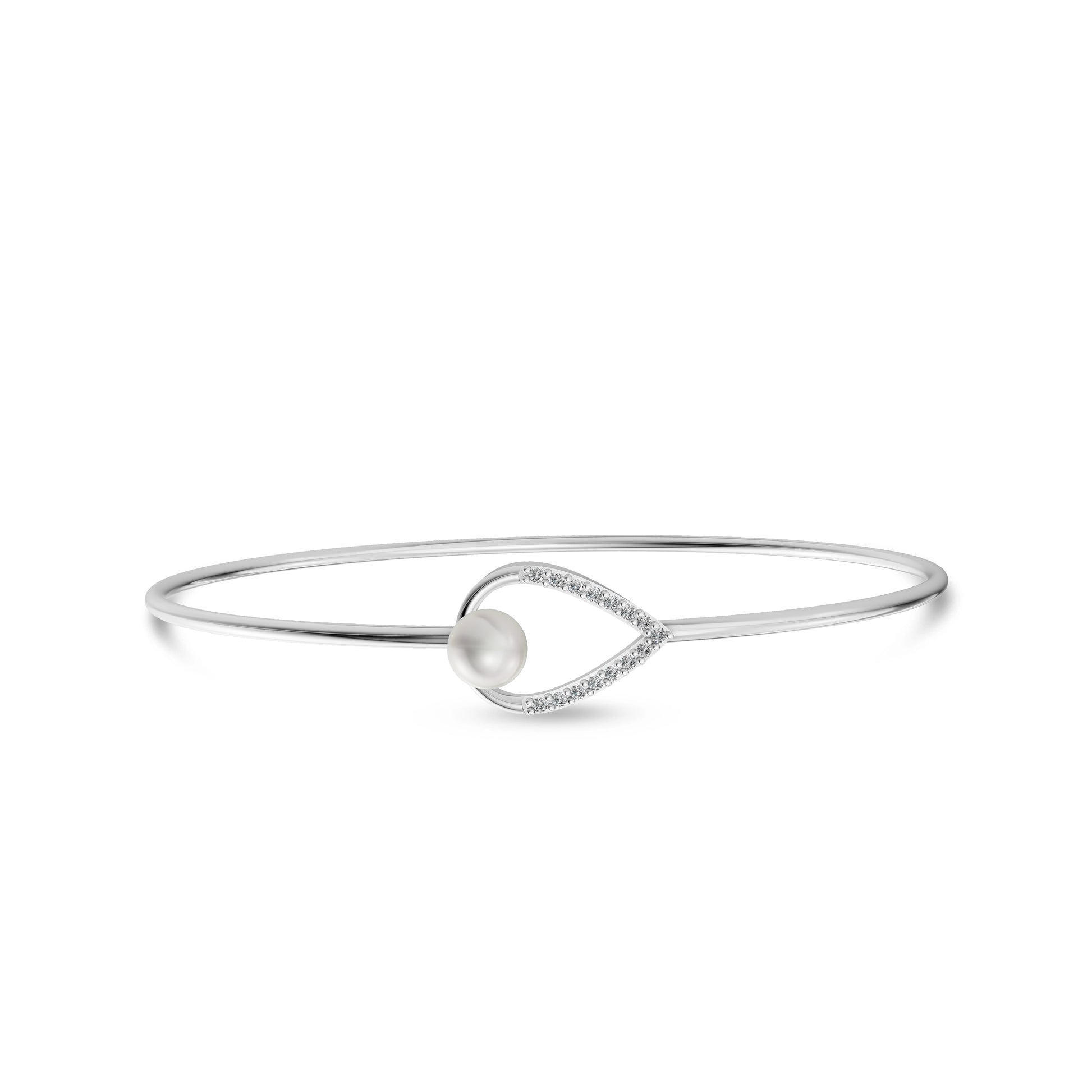 Minimalist pearl silver bracelet close-up