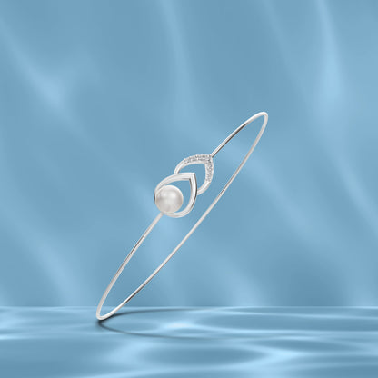 Essence pearl bracelet elegant jewelry styling