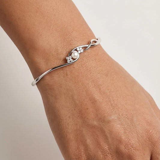Eternal pearl silver bracelet detailed design