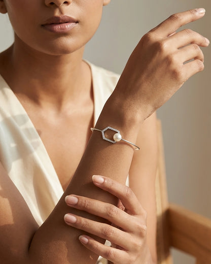 Hexa Lock pearl bracelet modern silver craftsmanship