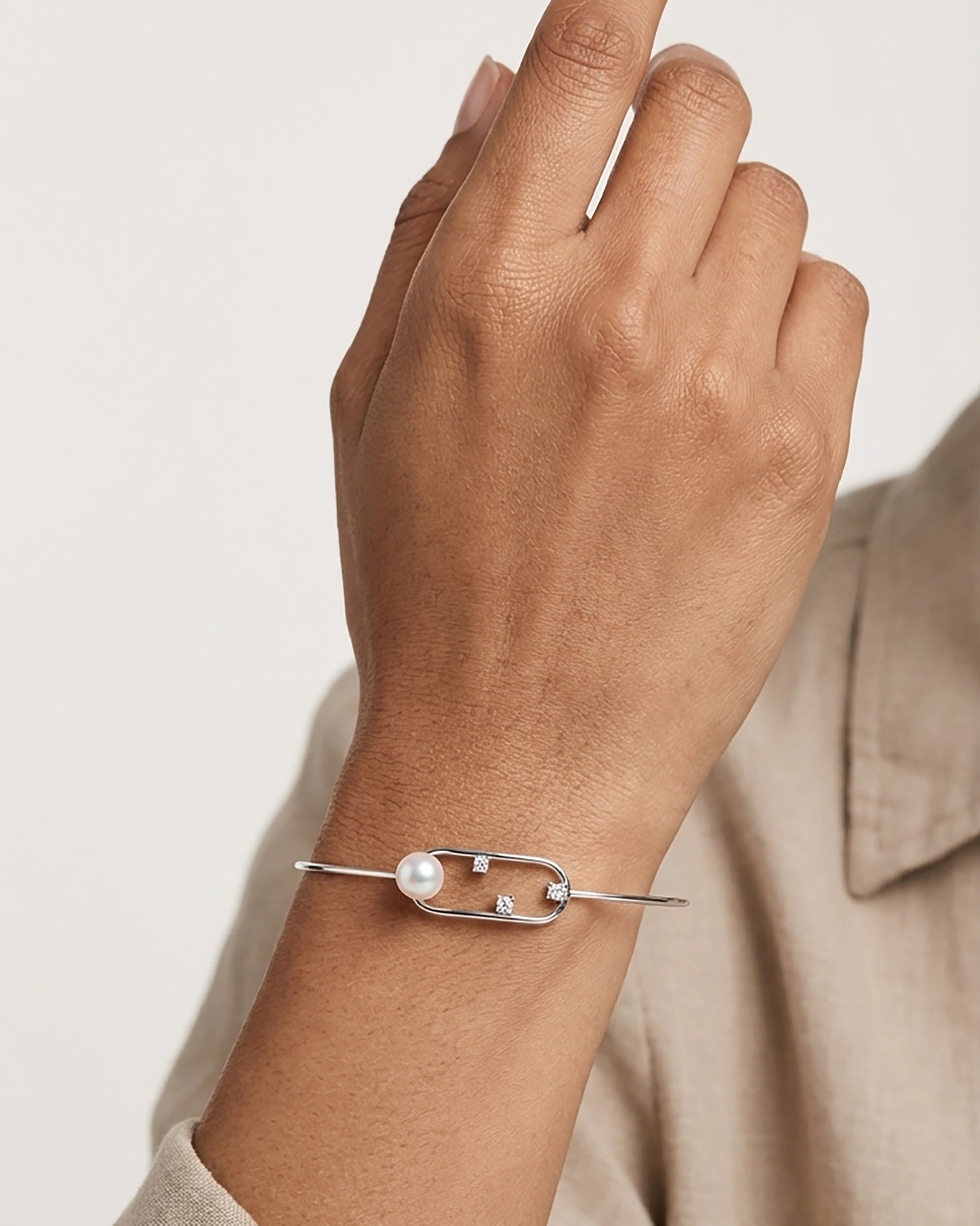 Grace Lock pearl silver bracelet detailed finish