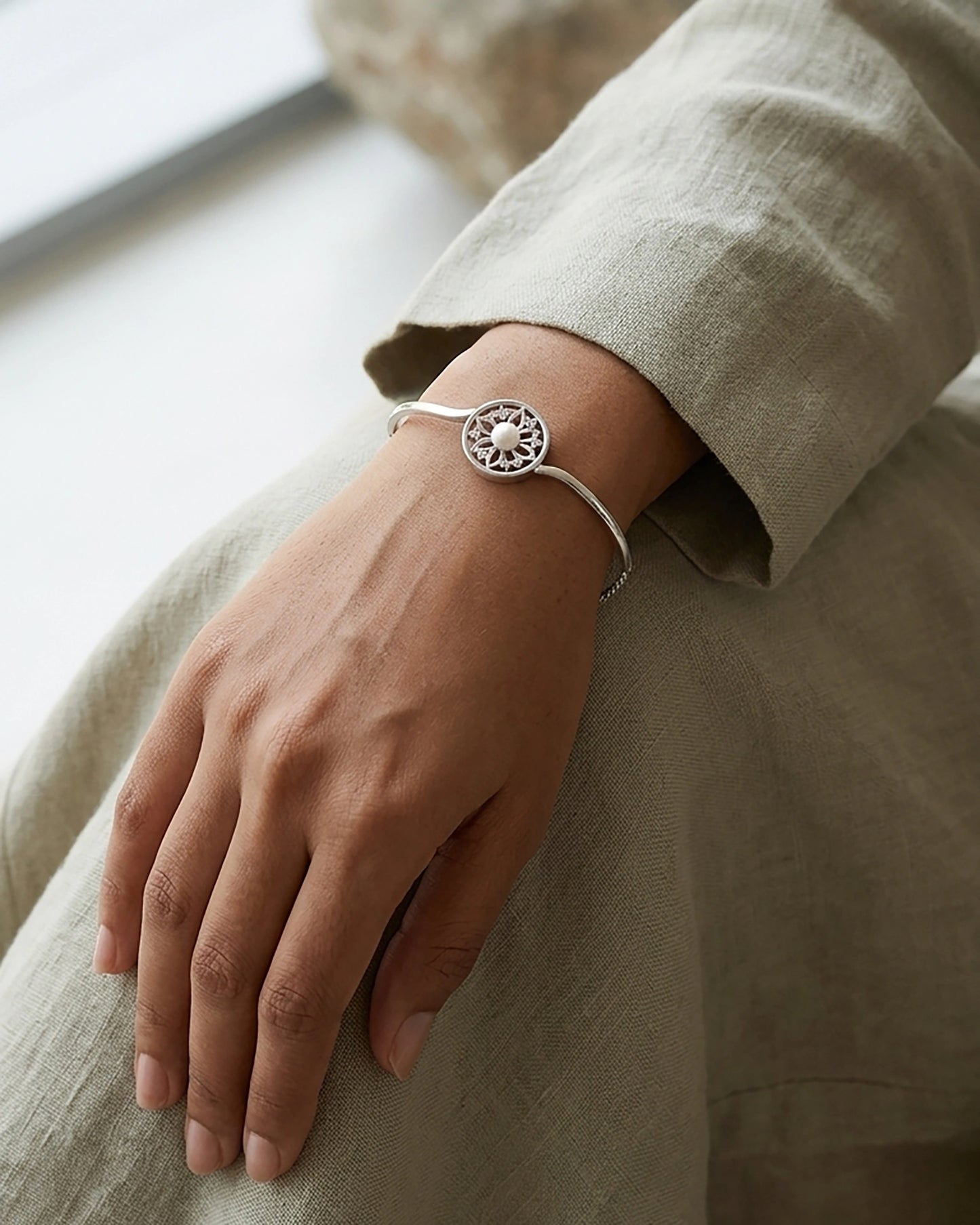 Bloom pearl bracelet premium jewelry design