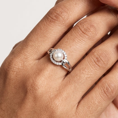 Allure pearl silver finger ring close-up