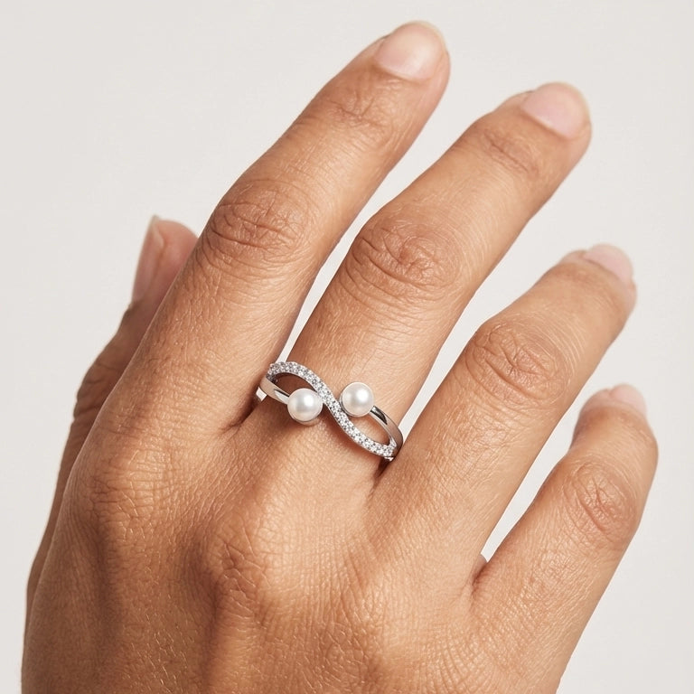 Harmony pearl silver finger ring detailed view