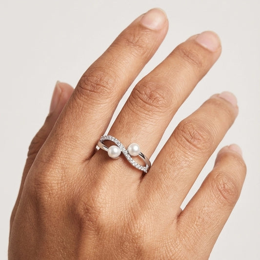 Harmony pearl silver finger ring detailed view
