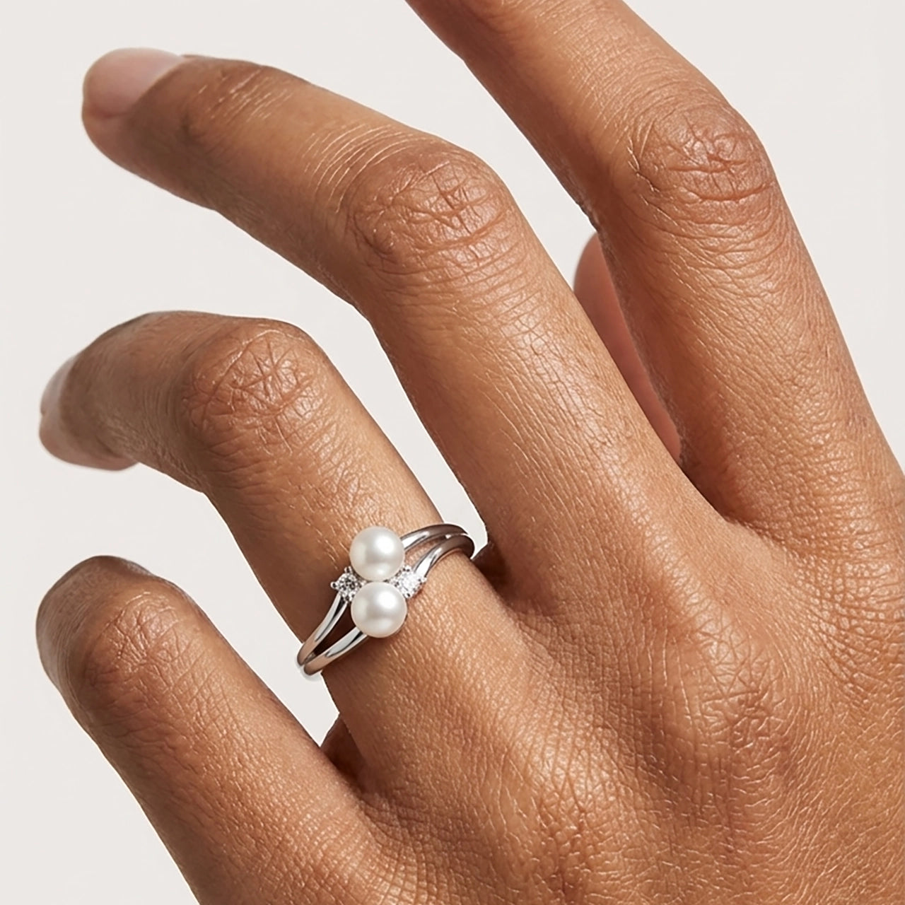 Twine pearl silver finger ring close-up