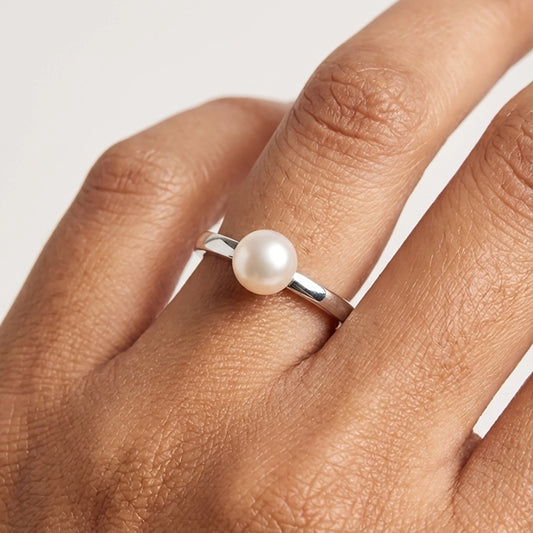 Essential pearl silver ring close-up image